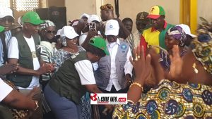 Citoyens de Guéckédou derrière la GMD-ND