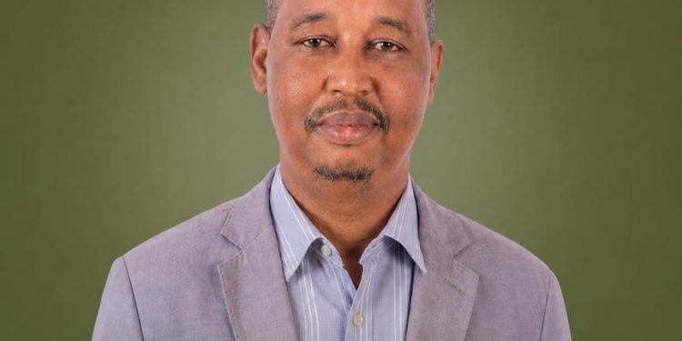 Abdoulaye Baldé : l’expert des médias et de la gouvernance au service du développement national (Publireportage)