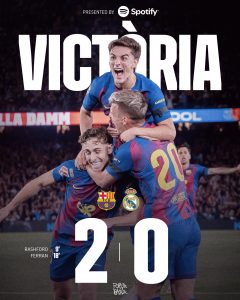 Des joueurs barcelonais après la victoire contre le Réal Madrid