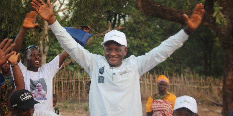 L'ultime journée de campagne : la GMD sans répit à Boké, la confiance mais le contrôle aussi 1 Le cadidat Mamadou Oury Bah ( GMD) à Mobhi