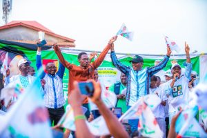 Élections du 31 mai : Raz-de-marée pour l'alliance UMP-GMD à Gbéssia ! 2 Boubacar Siddighy Diallo et Dr Dansa Kourouma devant les militants à Gbéssia, ce 18 mai 2026