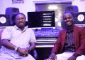 Didier Awadi et Mamoudou Boulléré Diallo dans le studio Sankara à Dakar