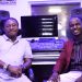 Didier Awadi et Mamoudou Boulléré Diallo dans le studio Sankara à Dakar