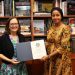 Diplomatie culturelle : Habibatou Bah Doumbouya rentre de 21 jours aux États-Unis avec une vision renouvelée pour la Guinée 4 Mme Doumbouya Habibatou Bah, cofondatrice de Koumakan et Mme Mary Daschbach, Chargée d'affaires de l'ambassade des États-Unis à Conakry