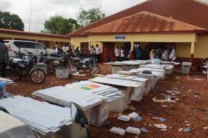 Sangarédi : la compilation des procès-verbaux se déroule dans le calme 3 De urnes dans le centre de compilation de Sangarédi
