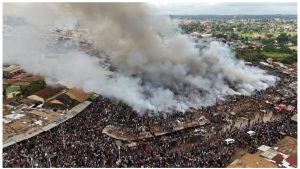 N'Zérékoré sous le choc : le grand marché ravagé par les flammes, un bilan matériel catastrophique 3 N'Zérékoré sous le choc - le grand marché ravagé par les flammes, un bilan matériel catastrophique