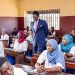Alpha Bacar Barry, Ministre de l'Alphabétisation, de l'Enseignement Technique et de la Formation Professionnelle (MENA-ETFP)dans une salle d'examen