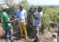 Archive Espace Tv, le nouveau Maire Bassekou Amirou Dramé en situation d’interview encompagnie de son cadreur Salifou Lifo Cissé.