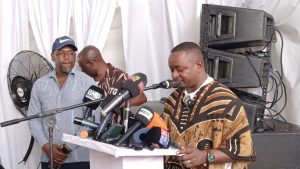 N'Zérékoré : le ministère de la Culture donne une réponse tangible aux détracteurs de Simandou 2040 2 Moussa Moïse Sylla, ministre de la Culture, du Tourisme et de l'Artisanat, devant la presse