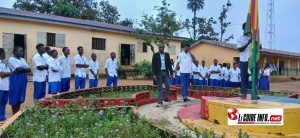 Autour du mat du lycée Alpha Yaya Diallo de N'zérékoré
