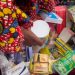 Vente clandestine de médicaments à Conakry : un réseau impénétrable qui inquiète les professionnels 5 Des femmes qui vendent des médicaments dans les rues de la capitale Conakry