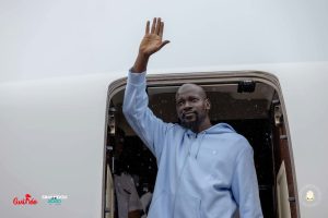 Mamadi Doumbouya en congé annuel : l'État-major général des armées réaffirme sa loyauté envers le chef de l'État 2 Mamadi Doumbouya, président de la République de Guinée en quittant Conakry ce lundi 03 août 2026