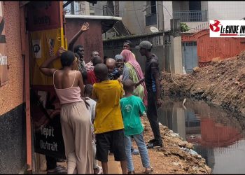 Lambanyi : un fossé béant sème la terreur à Simbaya Escalier 21 Le fossé de tous les dangers à Simabaya Escalier