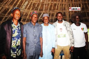 « On n'a plus où aller » : les éleveurs de Boké confient leur détresse à un député venu de leur monde 8 L'honorable Bah Oury dans une case à Kinsilin-Kolaboui