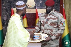 Portrait : Mamoudou Axcel Keïta, le trajet tracé par la boxe 4 Mamoudou Axcel Keita, le Terminator guinéen et le président Mamadi Doumbouya