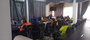 Les députés de Boké resserrent le dialogue avec les sociétés minières 3 Les Honorables députés Aboubacar M'bop Camara et Mamadou Oury Bah avec des représentants des entreprises minières de Boké à la Préfecture