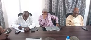 Les députés de Boké resserrent le dialogue avec les sociétés minières 6 Les Honorables députés Aboubacar M'bop Camara et Mamadou Oury Bah écoutent des représentants des entreprises minières de Boké à la Préfecture