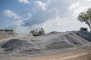 Route Kankan-Kissidougou : BEGEC Travaux a lancé le lot 2, 50 km de bitume entre le PK 80 et le PK 130 7 Installation de BEGEC