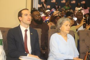 À Conakry, l’anglais érigé en passeport pour l’emploi et les études 17 Miguel Boluda et une autre diplomate américaine à Conakry