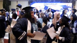Global Business Marketing : plus de 2 000 Guinéens formés, une clé pour l’avenir 4 Des récipiendaires des attestations de fin de formation !