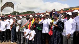 L'honorable Mohamed Nabé salut le public de Sangarédi