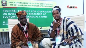 Ghana : un journaliste alerte sur la sous-scolarisation des Peuls 3 Mamoudou Boulléré Diallo avec Umaru Sanda à Accra