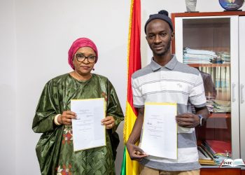 Guinée : l'ISIC de Kountia et GuinéeCheck s'unissent contre la désinformation 18 Pr Djénabou BARRY, Directrice Générale de l'ISIC de Kountia et Sally Bilaly SOW, co-fondateur et directeur de la publication de GuinéeCheck.org.